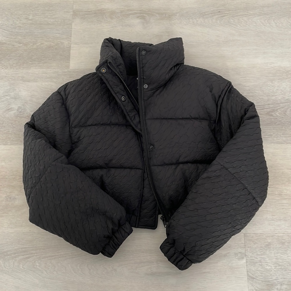 Elodie Cropped Puffer Coat in Black
